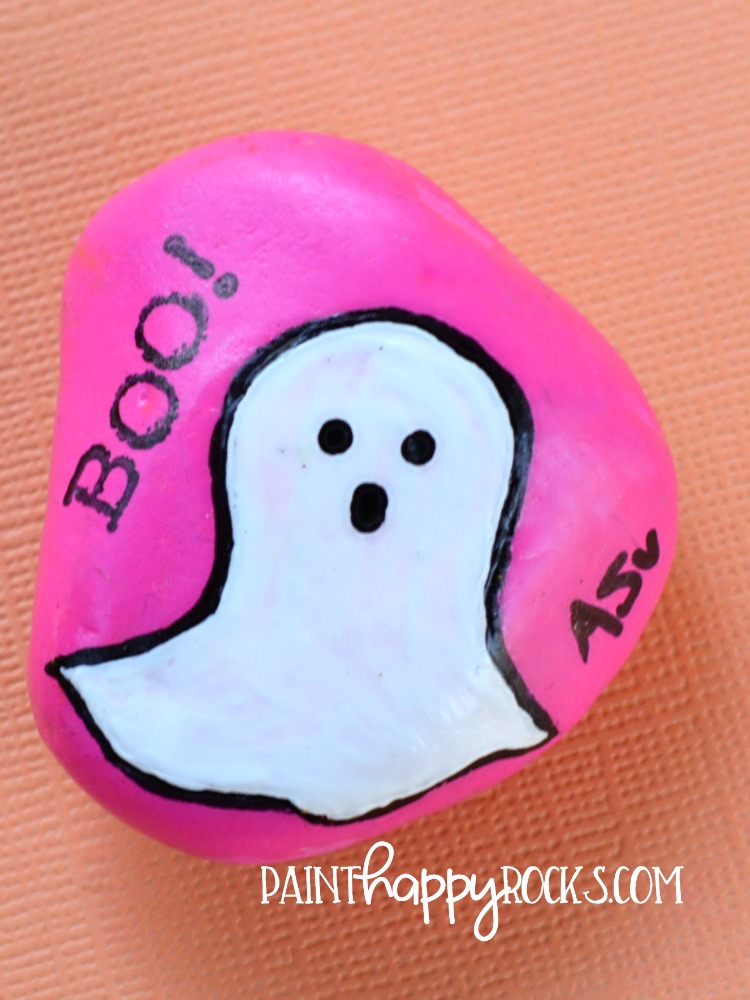 Halloween Rock Painting Ideas | Ghost Painted Rocks at PaintHappyRocks.com #PaintHappy