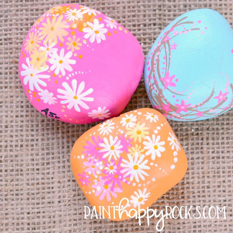 Painted Rock Ideas | Fun florals at painthappyrocks.com #PaintHappy #PaintHappyRocks #RockPainting #PaintedStones